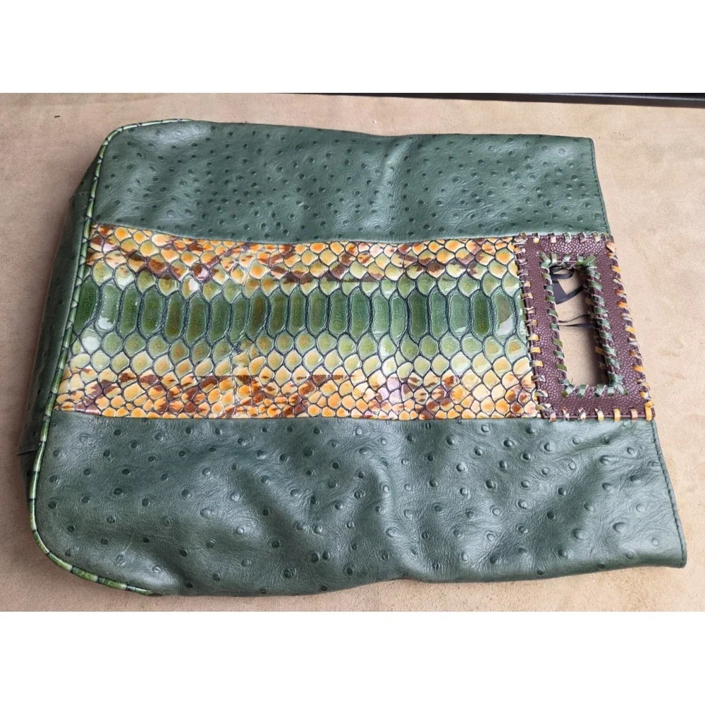 VINTAGE REIGN Ostrich/Snake-like Leather Convertible Clutch, Purse, Y2K, Boho
